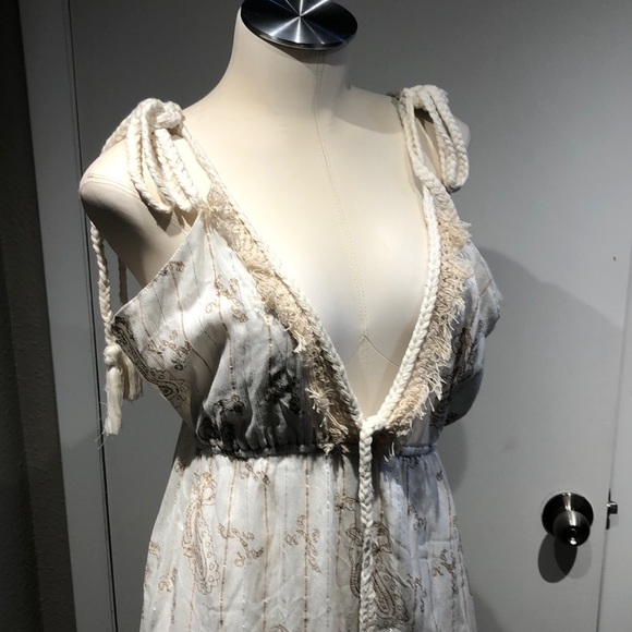 Elegant Cream Maxi Dress - Picture 2 of 16